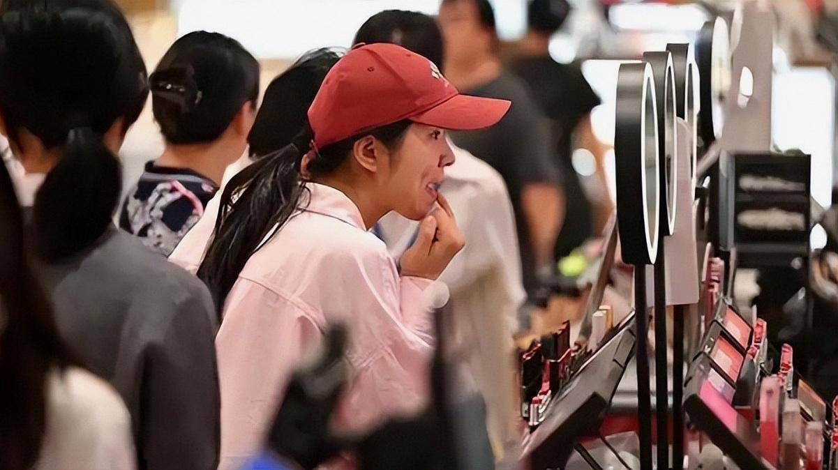 年货起势小包装预制菜走红即时零售与健康低度酒出圈PG麻将胡了试玩平台九天长假商场安静人更会买理性(图4)